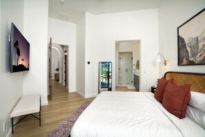5 bedrooms, iron/ironing board, free WiFi, bed sheets - Stunning Estate | Heated Pool | Spa | Game Room (Mesa)