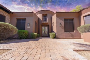 A two-story building with a central entrance, stone walls, and a paved driveway. - Mesa Luxury Home | Sleeps 14 | Heated Spa + Game Garage (Mesa)