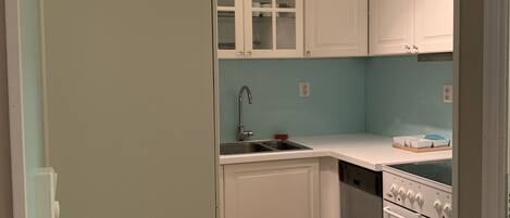 Réfrigérateur, four, plaque de cuisson, lave-vaisselle