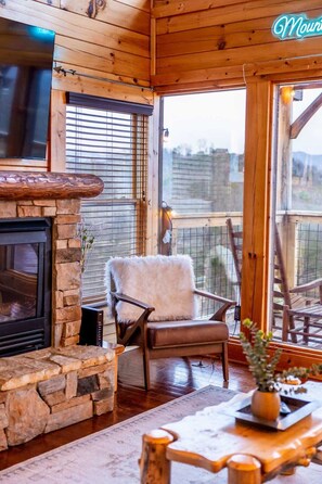 TV, caminetto, studio