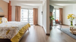 Studio Comfort | Tirai kedap cahaya, setrika/meja setrika, Wi-Fi gratis, dan seprai linen