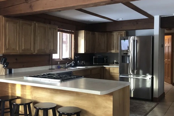 Geladeira, micro-ondas, fogão, cooktop