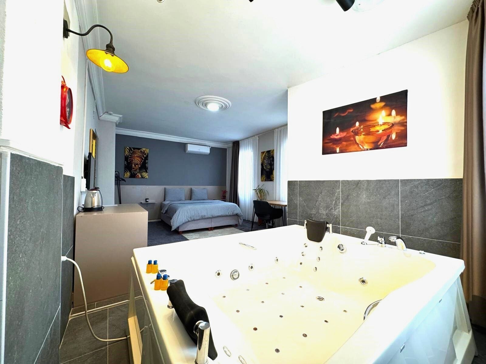Romantic Studio Suite