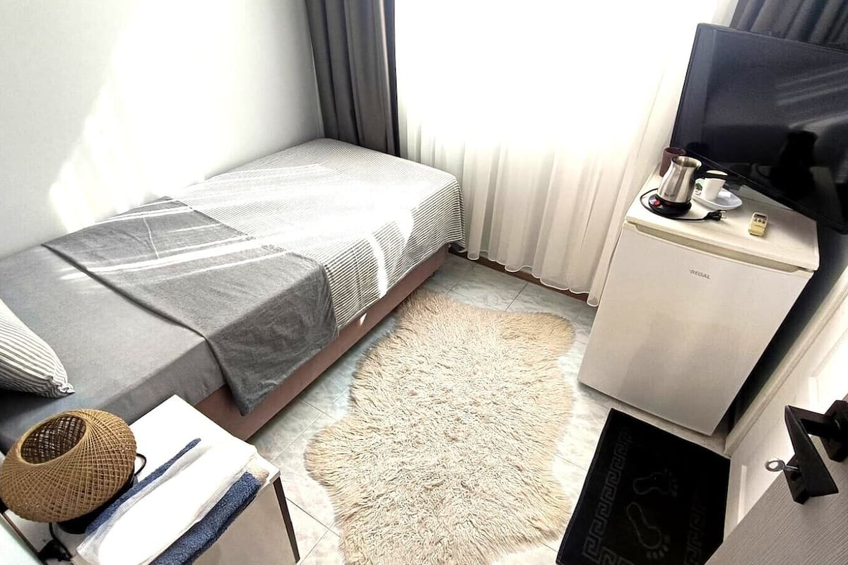 Enkeltrom – standard, 1 lang enkeltseng, aircondition | Sengetøy av topp kvalitet, minibar, skrivebord og blendingsgardiner