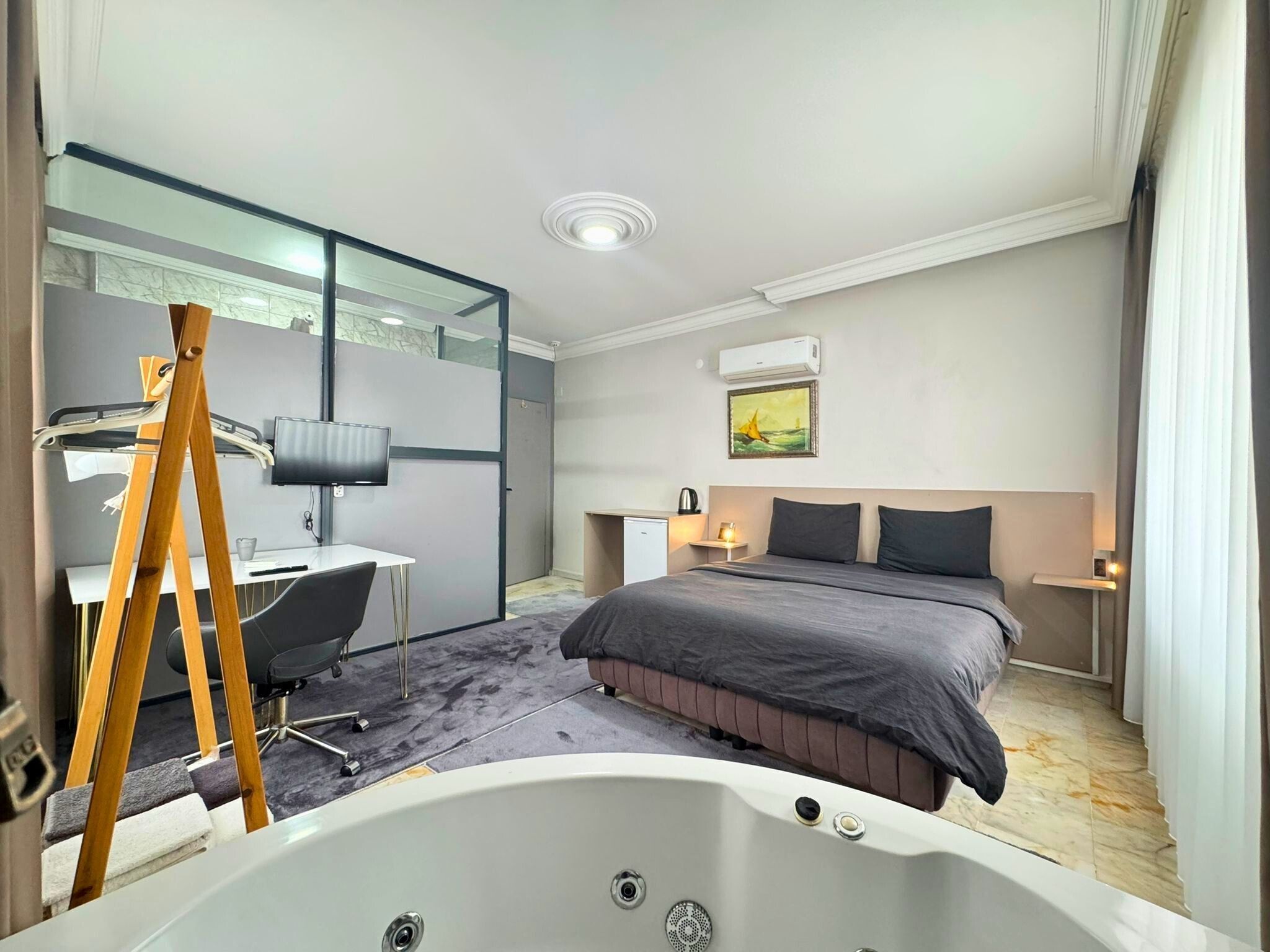 Romantic Room, 1 Bedroom | Premium bedding, minibar, individually decorated, individually furnished