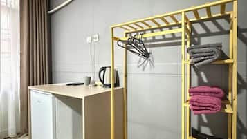 Quarto casal conforto | Roupas de cama premium, frigobar, individualmente decorados