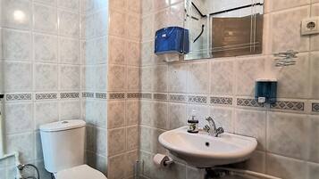 Classic Double Room | Bathroom | Separate tub and shower, jetted tub, hydromassage showerhead