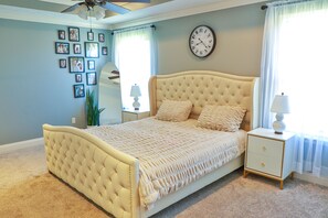 3 habitaciones, escritorio, tabla de planchar con plancha y wifi gratis 