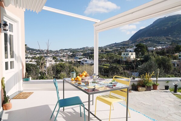 Outdoor dining - Sea Wind House, in a quiet area very close to the center and the sea (Forio)