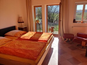 1 chambre, fer et planche à repasser, lit parapluie, Wi-Fi