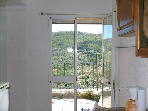 Four - Miguel Apartment with panoramic view, among olive trees, sea 15 km away