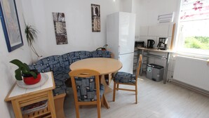 Leilighet – romantic, ikke-røyk, hageområde | Eget kjøkken | Espressomaskin, kaffetrakter/tekoker, kjøleskap og ovn