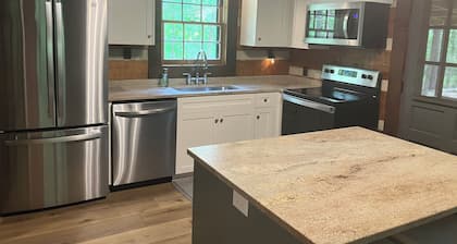 Immaculate cabin bordering national forest, close to Augusta, GA - -Masters