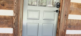 Well maintained cabin bordering national forest, close to Augusta, GA - -Masters