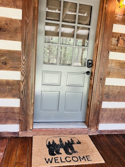 Well maintained cabin bordering national forest, close to Augusta, GA - -Masters