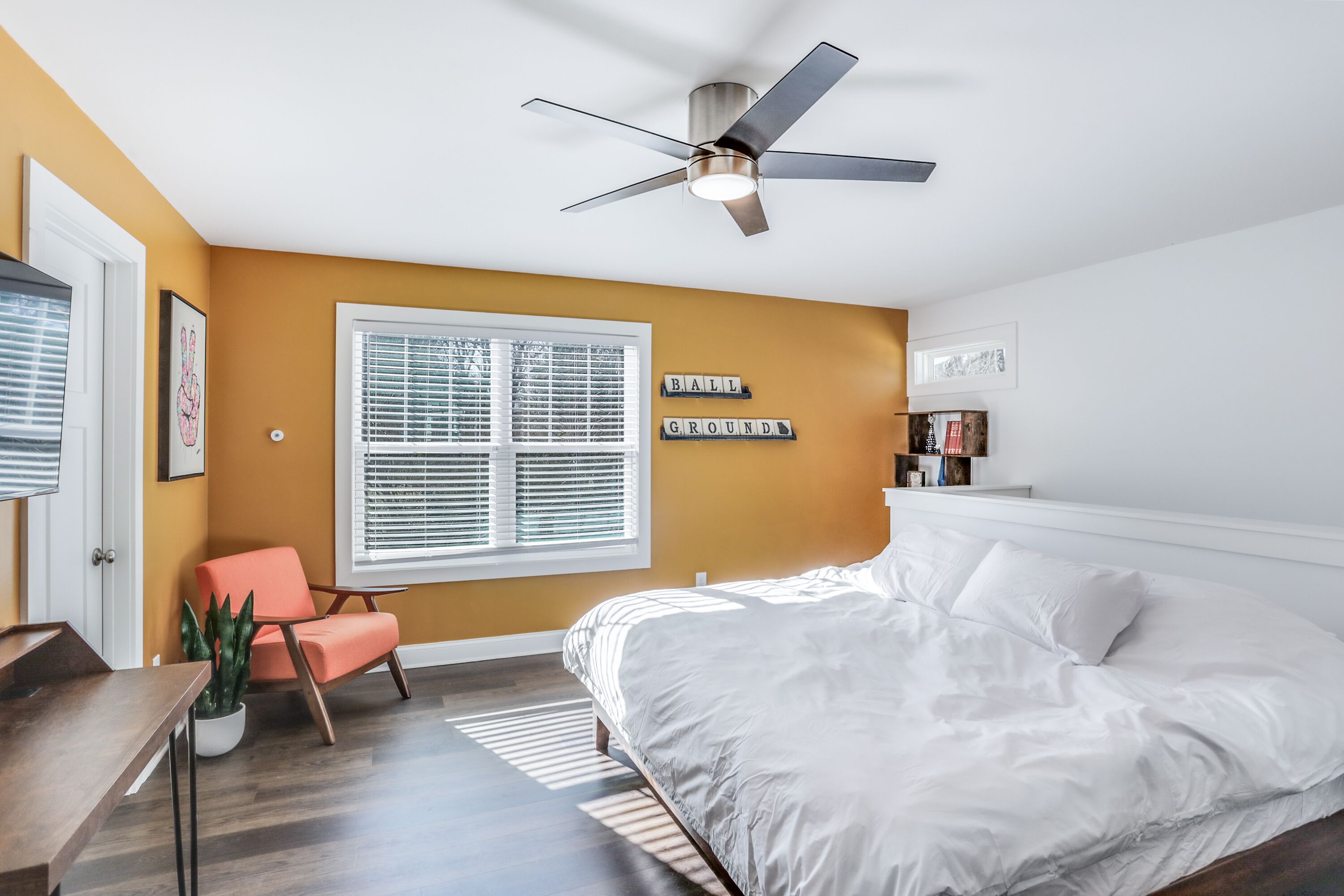 2 habitaciones, escritorio, tabla de planchar con plancha y wifi gratis 