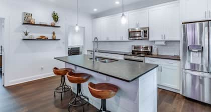 The Westchester - A modern bungalow 9-minute walk to downtown Ball Ground