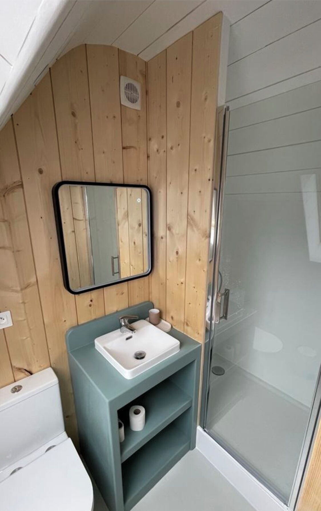 Hårtørrer, Sæbe, Toiletpapir