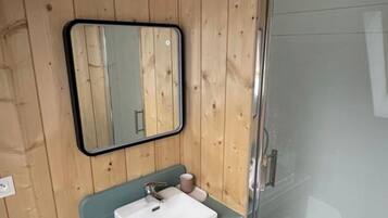 Hårtørrer, Sæbe, Toiletpapir