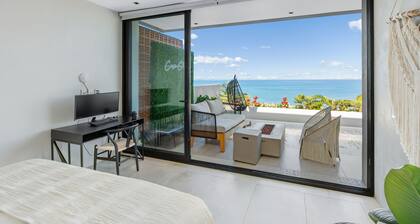 Casa Chloe - Beachfront Luxury Living