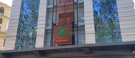 Mặt tiền nơi lưu trú