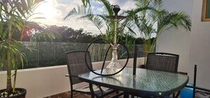 تناول الطعام بالخارج