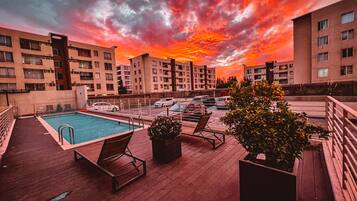 Innendørsbasseng og utendørsbasseng