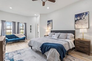 5 dormitorios, escritorio, tabla de planchar con plancha y wifi