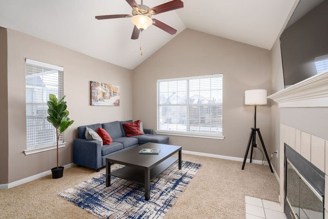 1B/1B Apartment- Convenient Location for All!