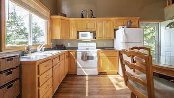 冰箱、微波炉、烤箱、炉灶