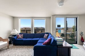 Smart TV, fireplace, DVD player, books - Stunning views near beaches and bluff (Sea Ranch)