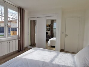 3 slaapkamers, een bureau, een strijkplank/strijkijzer, gratis wifi