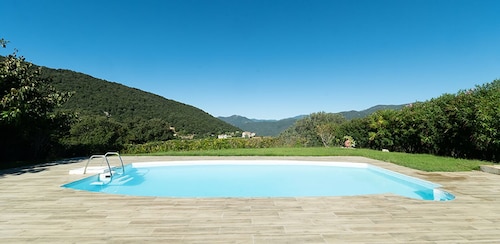 Dans l'arrière pays :Domaine A Presa Appartement Rdc Villa 