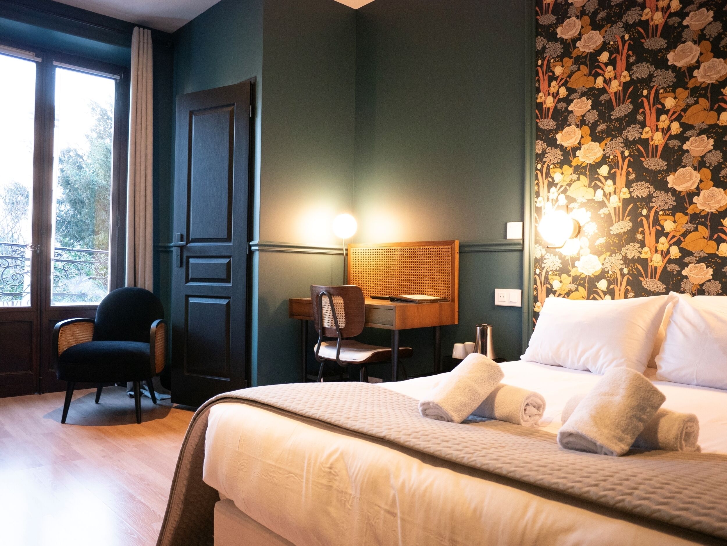 غرفة كلاسيكية - سرير مزدوج | مكتب ومساحة عمل للكمبيوتر المحمول وواي فاي مجانًا وملاءات أسرّة