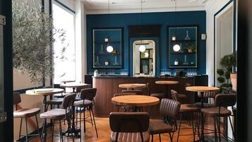 Bar (in der Unterkunft)