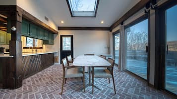 Luxury Suite, 2 Bedrooms, Mountain View | Living area