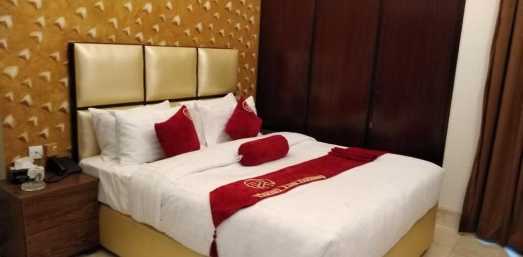 deluxe double or twin room | iron/ironing board, free wifi, bed sheets