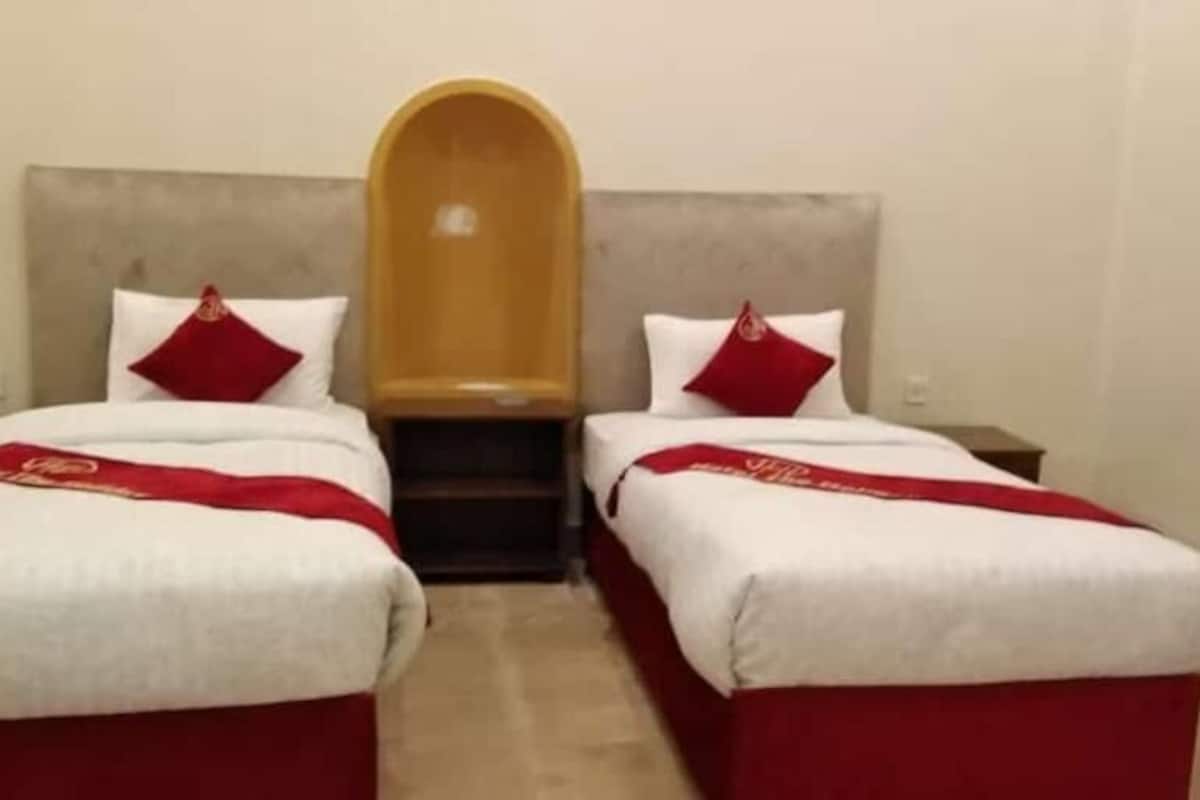 deluxe double or twin room | iron/ironing board, free wifi, bed sheets
