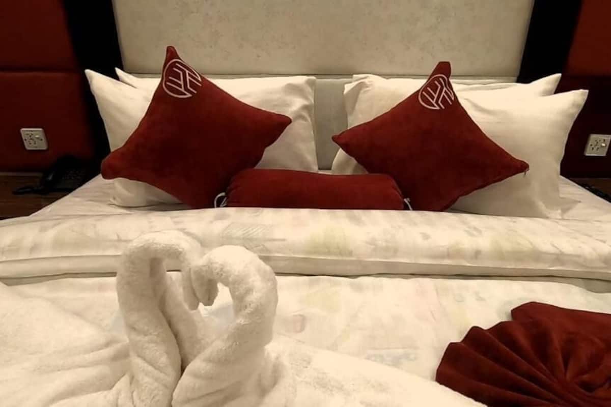 deluxe double or twin room | iron/ironing board, free wifi, bed sheets