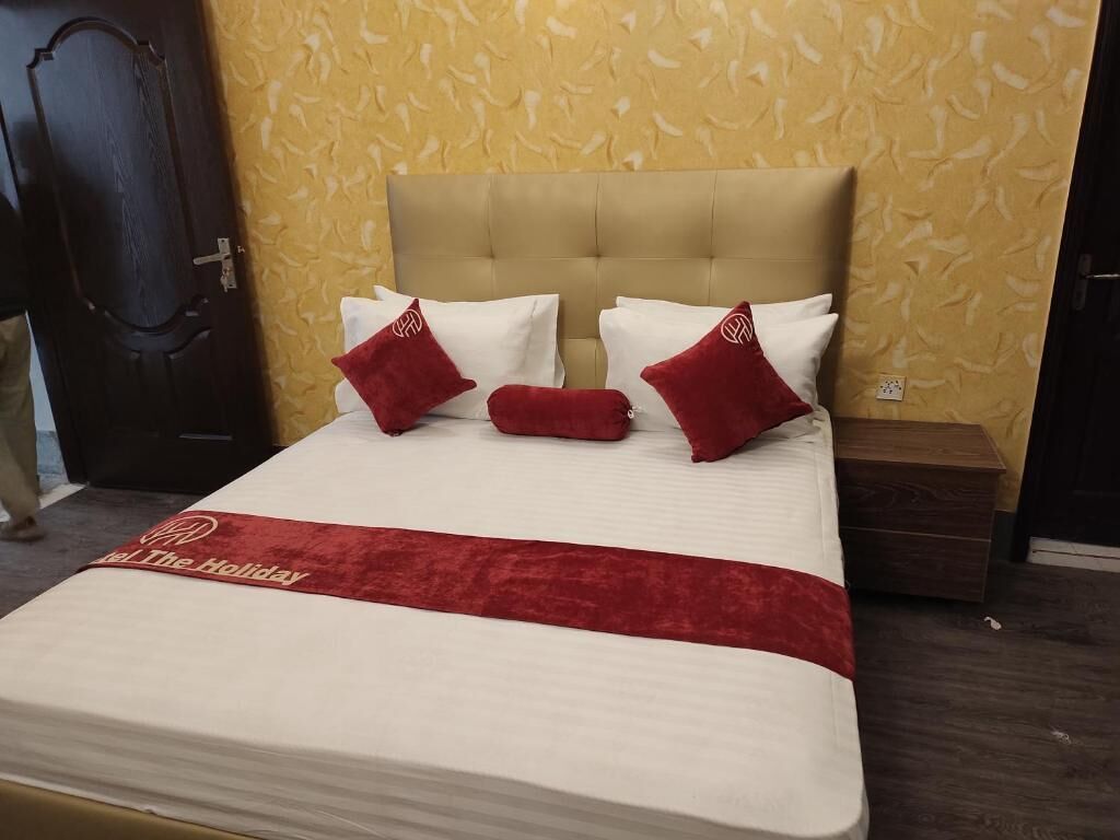 deluxe double or twin room | iron/ironing board, free wifi, bed sheets