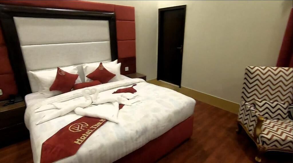 deluxe double or twin room | iron/ironing board, free wifi, bed sheets