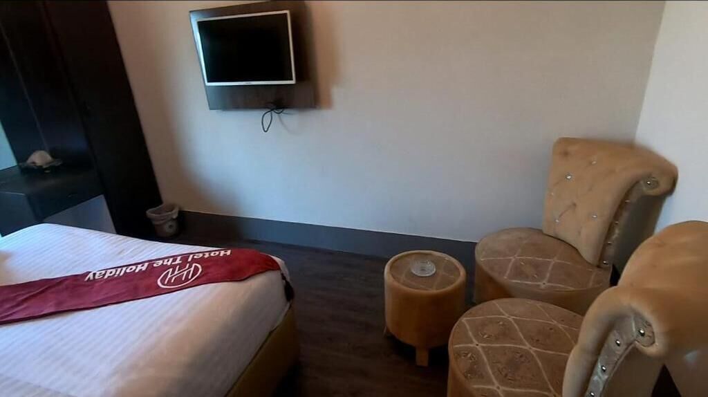 deluxe double or twin room | iron/ironing board, free wifi, bed sheets