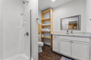 Dusche, Handtücher, Seife, Shampoo