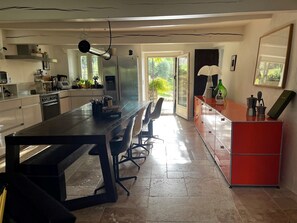 Fridge, microwave, oven, stovetop - Old farm restored in Provence 5 Bedrooms Swimming Pool Ideal for families! (Seillans)