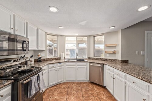 kingbed+divingpool+firepit,
near tsmc, mayo clinic, deer valley airport 