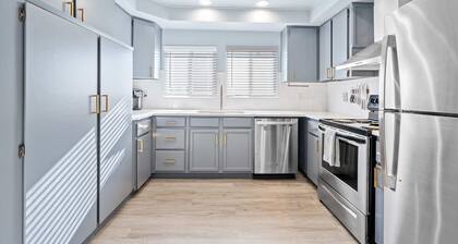 Modern craftsman home close to all Garibaldi has to offer. Dog Friendly!