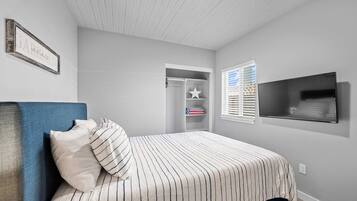 2 bedrooms, travel cot, free WiFi, bed sheets