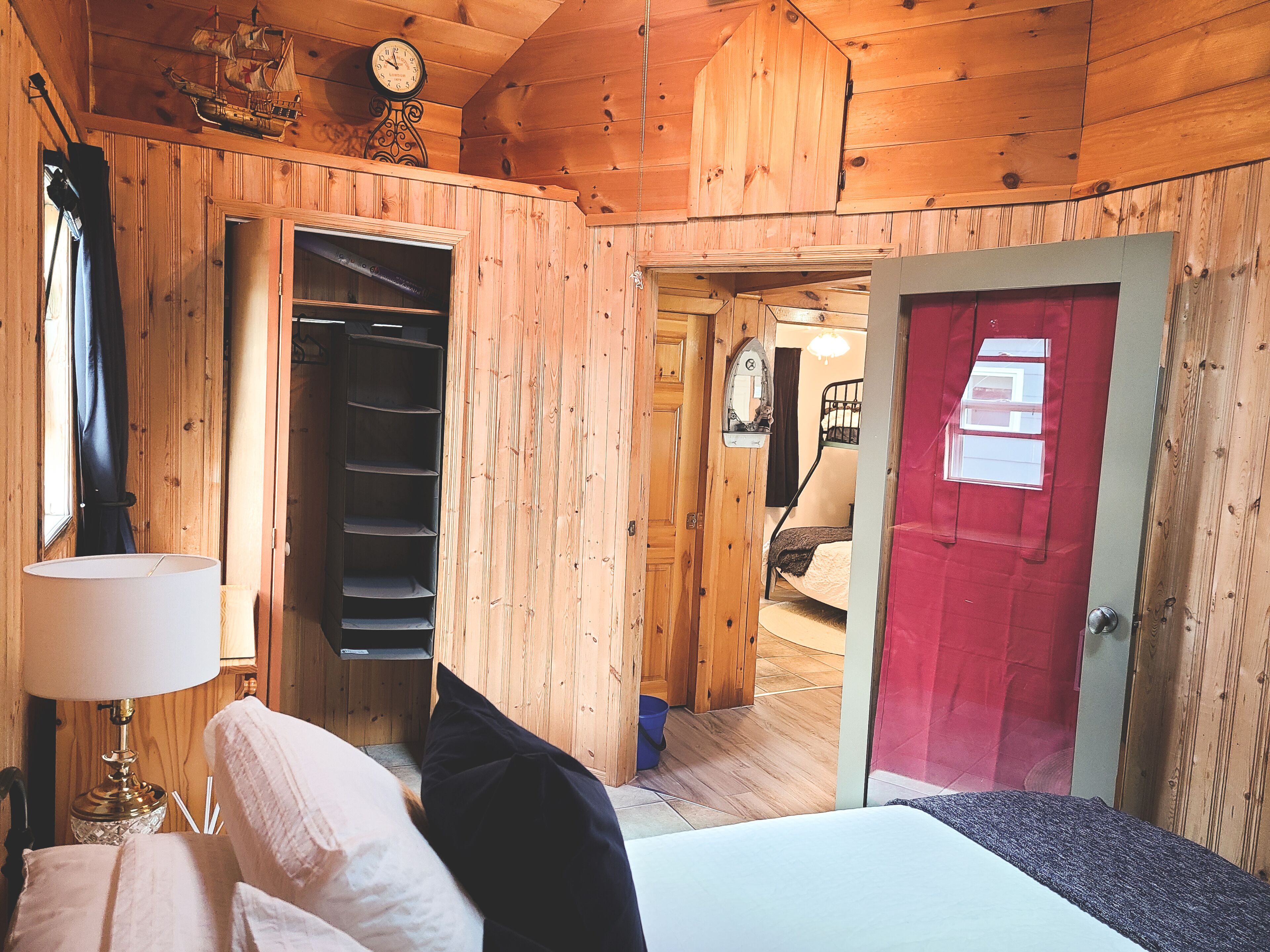 2 bedrooms, travel crib, free WiFi, bed sheets