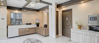 Comfeeni Inn and Suites