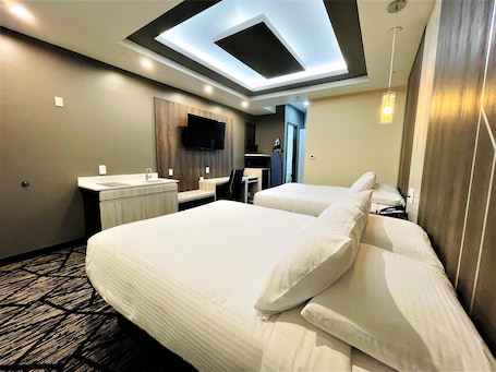 Chambre Standard, 2 grands lits, non-fumeurs, coin cuisine | Bureau, espace de travail pour ordinateur portable, rideaux occultants. Comfeeni Inn and Suites